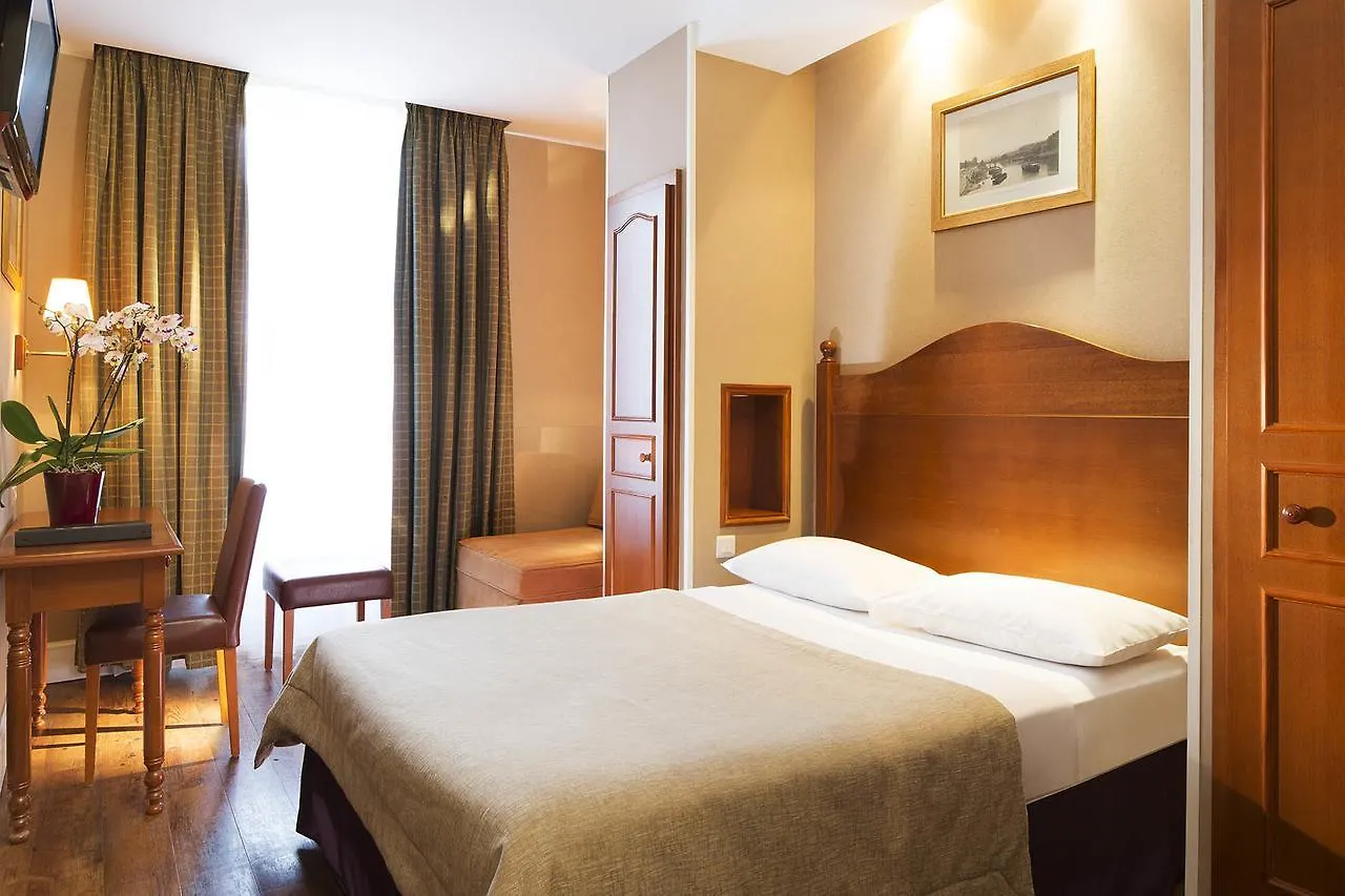 Central Hotel Parigi 3*,